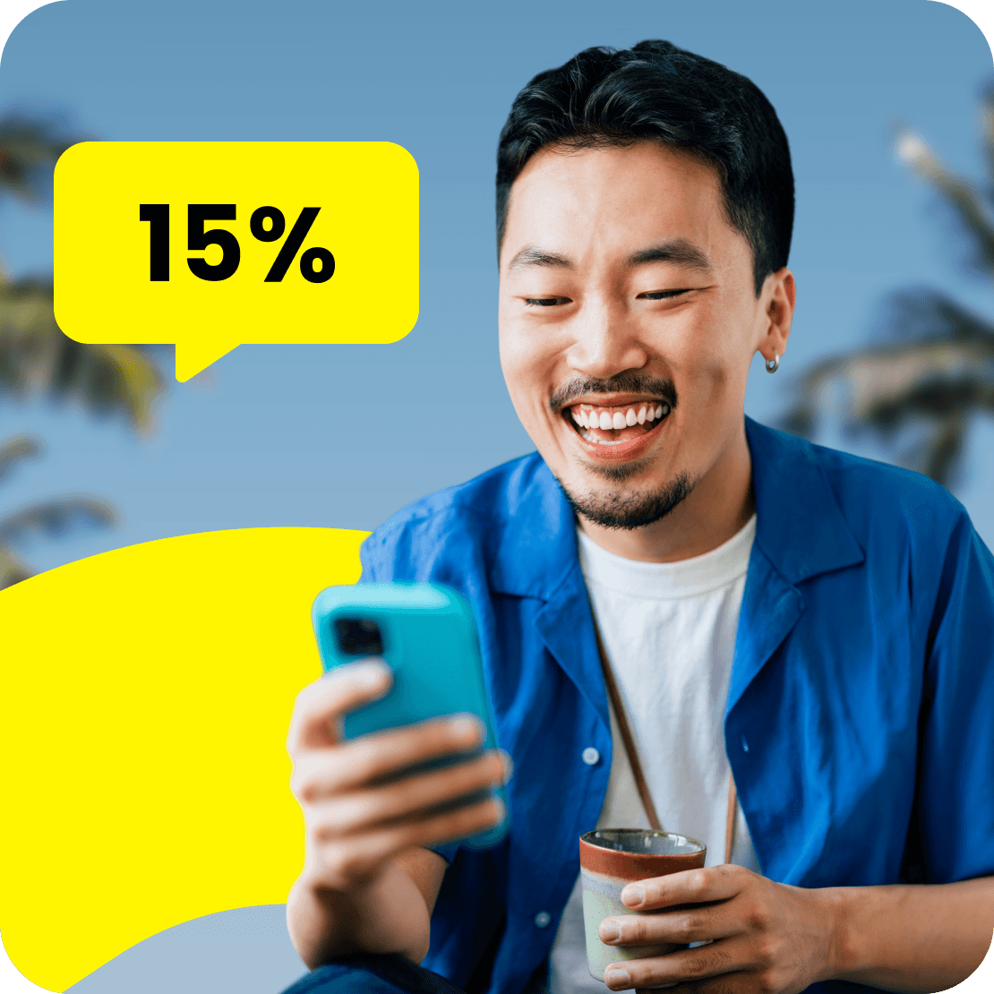 モバイルデバイスを見ている人物