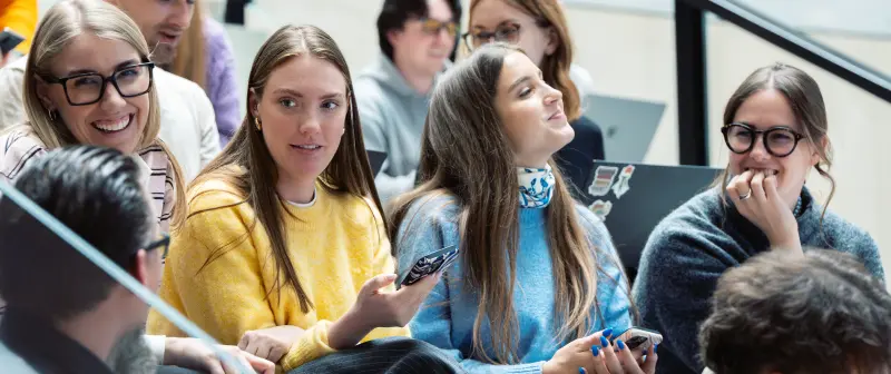El equipo de Saily participando en un evento interno de la empresa.
